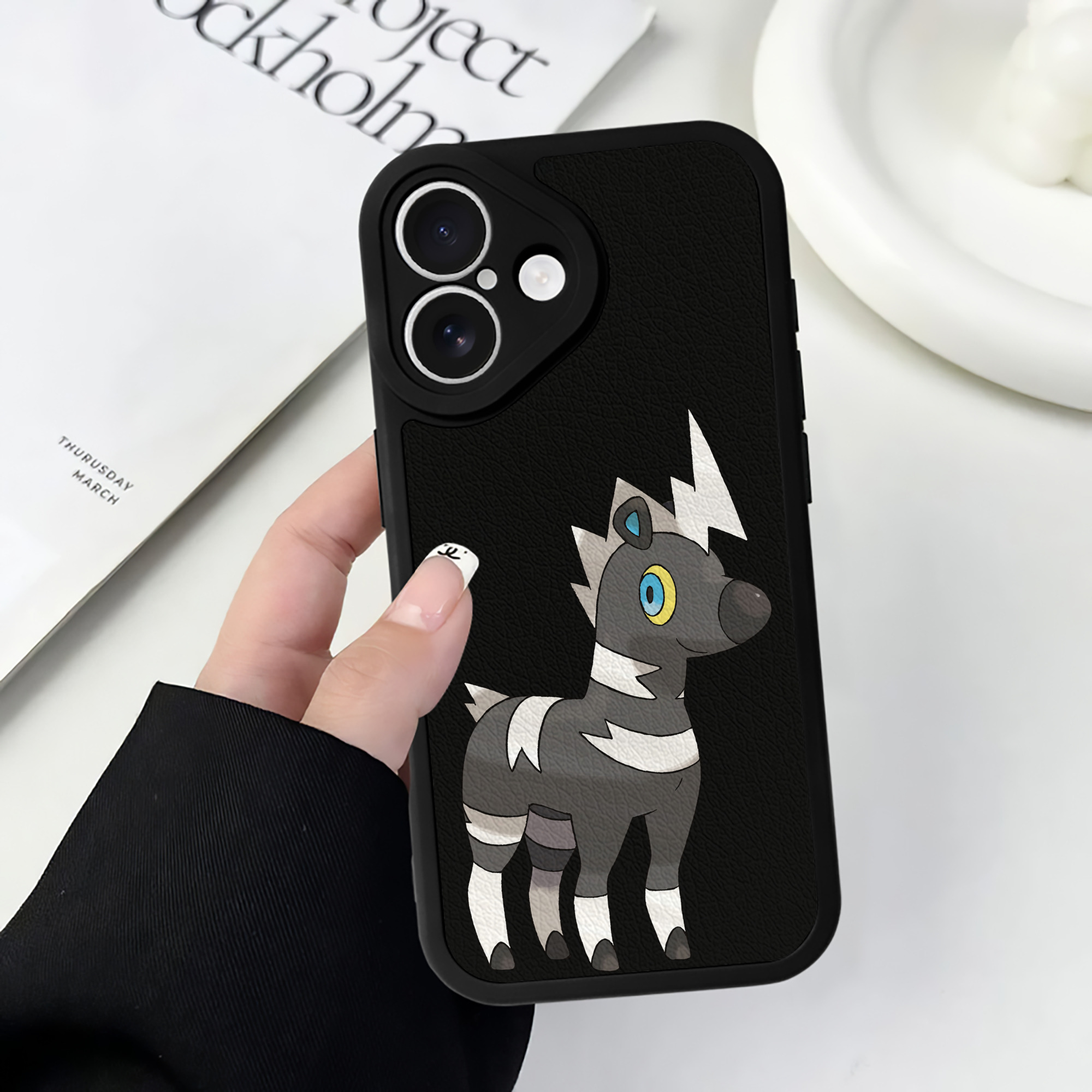 （画像用） ポケットモンスター Pokémon 【iPhone 16シリーズ対応】シリコンスマホケース（レザー調） 材質：シリコン